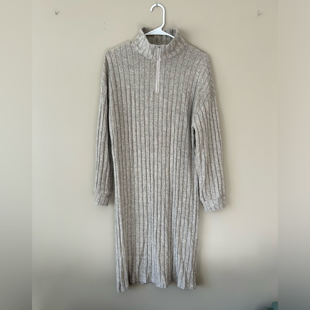 NWOT Long Sleeve Sweater Dress Tan/Cream Women’s size Medium